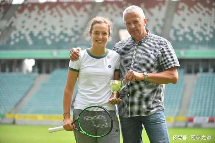 的背景则更 的背景则更